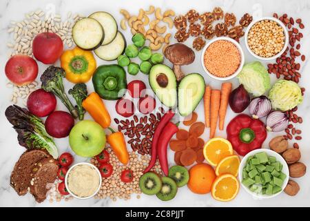 Niedrig glykämische Nahrung für eine vegane Gesundheit & Fitness-Diät für Diabetiker mit Lebensmitteln reich an Vitaminen, Mineralien, Antioxidantien, Protein & intelligente Kohlenhydrate. Stockfoto