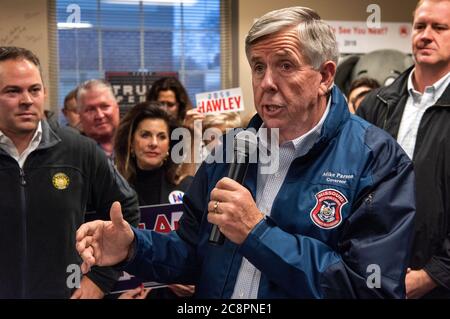 Missouri Gouverneur Mike Parson bei Josh Hawley für Senatsveranstaltung Stockfoto