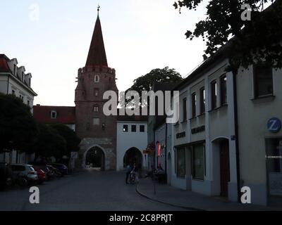 Ingolstadt, Bayern - Juli 03 2019: Tor in der traditionellen Stadtmauer, Kreuztor genannt Stockfoto