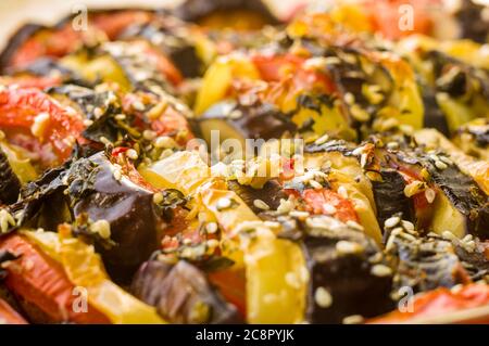 Ratatouille Diät Vegetarisch Vegan Food - Ofengebacken provenzalischen traditionellen französischen Gemüsegericht, Makro-Foto. Stockfoto