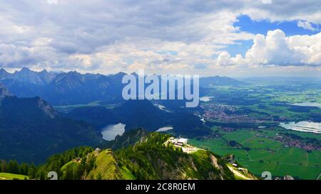 Füssen, Deutschland: Panorama des alpinen Vorlandes