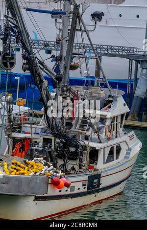 Ketchikan, Alaska - jul 23, 2018 - Ketchikan, Alaska - jul 23, 2018 - Fischerboot auf Hafen von Ketchikan, Alaska Stockfoto