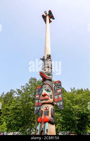 Ketchikan, Alaska - jul 23, 2018 - die Totempfähle im Saxman Native Village sind die größte Sammlung von Indianer stehenden Totempfählen Stockfoto