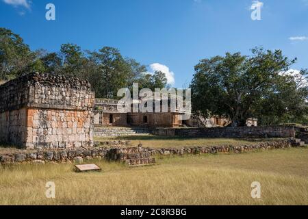 Der Palast oder El Palacio in den Ruinen der Maya-Stadt Labna sind Teil der prähispanischen Stadt Uxmal UNESCO-Weltkulturerbe-Zentrum in Yucatan, M Stockfoto