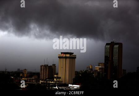 Valencia, Carabobo, Venezuela. Juli 2020. Juli 26, 2020. So sieht die Stadt Valencia, Venezuela während der Passage des tropischen Sturms Gonzalo aus. Foto: Juan Carlos Hernandez. Quelle: Juan Carlos Hernandez/ZUMA Wire/Alamy Live News Stockfoto