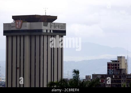 Valencia, Carabobo, Venezuela. Juli 2020. Juli 26, 2020. So sieht die Stadt Valencia, Venezuela, Minuten vor dem Tropensturm Gonzalo aus. Foto: Juan Carlos Hernandez. Quelle: Juan Carlos Hernandez/ZUMA Wire/Alamy Live News Stockfoto