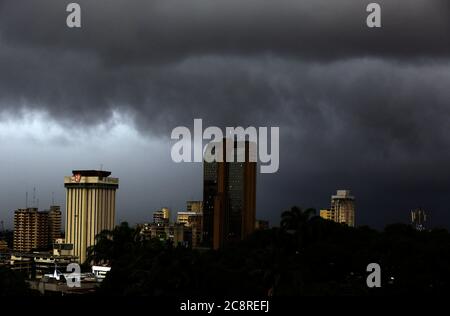 Valencia, Carabobo, Venezuela. Juli 2020. Juli 26, 2020. So sieht die Stadt Valencia, Venezuela während der Passage des tropischen Sturms Gonzalo aus. Foto: Juan Carlos Hernandez. Quelle: Juan Carlos Hernandez/ZUMA Wire/Alamy Live News Stockfoto