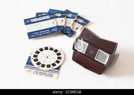 ViewMaster (oder View-Master) Modell E Bakelite 3D Dia Film Reel Viewer aus den 1950er/60er Jahren mit kodachrome Film Reels Stockfoto