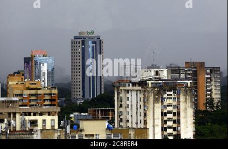 Valencia, Carabobo, Venezuela. Juli 2020. Juli 26, 2020. So sieht die Stadt Valencia, Venezuela, Minuten vor dem Tropensturm Gonzalo aus. Foto: Juan Carlos Hernandez. Quelle: Juan Carlos Hernandez/ZUMA Wire/Alamy Live News Stockfoto