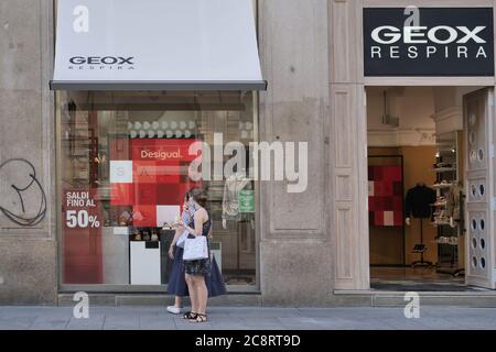 Mailand, Italien. Juli 2020. (7/25/2020) erster Verkaufstag in Mailand, aber die Handelskrise macht sich nach der Aussperrung bemerkbar, wenige Menschen als in den Vorjahren. (Foto: Luca Ponti/Pacific Press/Sipa USA) Quelle: SIPA USA/Alamy Live News Stockfoto