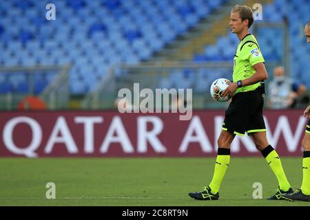 Rom, Italien. 26. Juli 2020. Schiedsrichter Daniele Chiffi während des Serie A Tim Spiels zwischen AS Roma und ACF Fiorentina im Stadio Olimpico am 26. Juli 2020 in Rom, Italien. (Foto von Giuseppe Fama/Pacific Press/Sipa USA) Quelle: SIPA USA/Alamy Live News Stockfoto