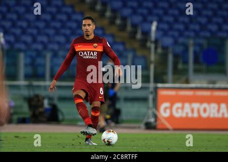 Rom, Italien. Juli 2020. Chris Smalling (Roma) in Aktion während des Serie A Tim Matches zwischen AS Roma und ACF Fiorentina im Stadio Olimpico am 26. Juli 2020 in Rom, Italien. (Foto von Giuseppe Fama/Pacific Press/Sipa USA) Quelle: SIPA USA/Alamy Live News Stockfoto