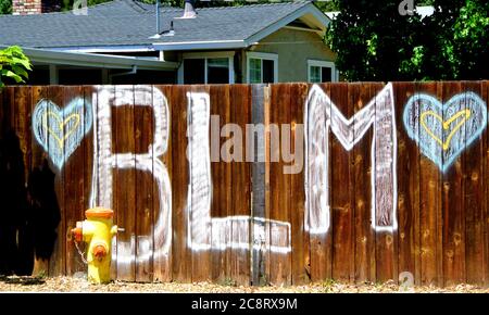 Hausbesitzer in sonoma kalifornien drückt Liebe und Unterstützung für blac klives matter movement Stockfoto