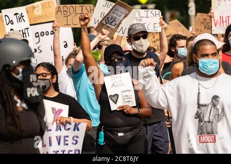 26. Juli 2020, Boston, Massachusetts, USA: Schwarze Leben sind wichtig Protestierende marschieren in Boston in die Innenstadt. Quelle: Keiko Hiromi/AFLO/Alamy Live News Stockfoto