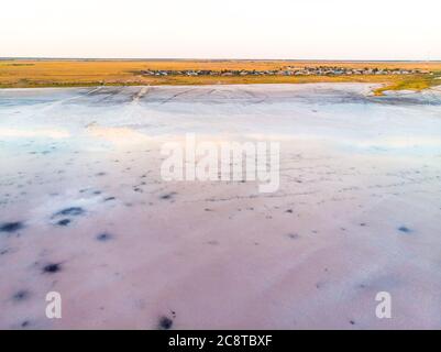 Textur des Salzsees. Die Aussicht von oben. Pink Lake Stockfoto