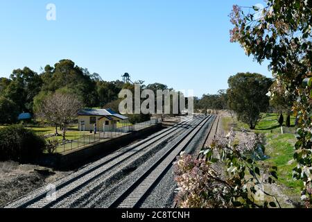 Glenrower, Victoria. Die Glenrowan Station, wo Ned Kelly, durch Schüsse verwundet, behandelt wurde, bevor sie mit dem Zug nach Benalla und Melbourne Gefängnis geschickt wurde. Stockfoto