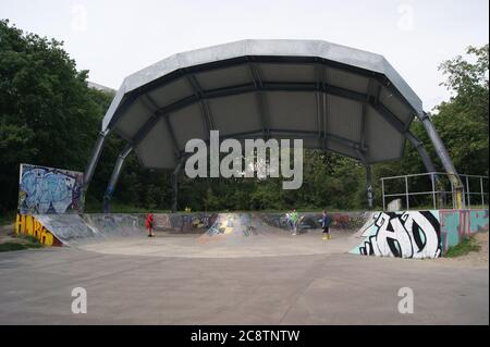 BMX-Anlage und Skatepark am Kieeich im Falkenhagener Feld / Spektefeld in Berlin-Spandau Stockfoto