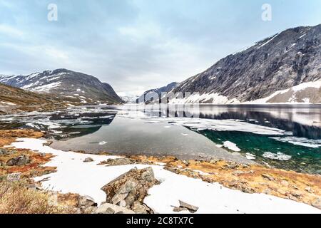 Tourismus Urlaub und Reisen. Djupvatnet See in Stranda Mehr og Romsdal, Norwegen Skandinavien. Stockfoto
