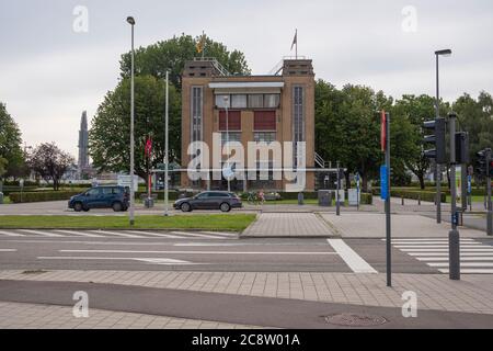 Antwerpen, Belgien, 19. Juli 2020, der Eingang zum Fußgängertunnel unter der Schelde am linken Ufer auch St. Anna-Tunnel genannt Stockfoto