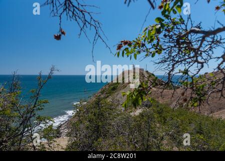 Meereslandschaft vom Kap Emine an der bulgarischen Schwarzmeerküste An einem heißen Sommertag Stockfoto