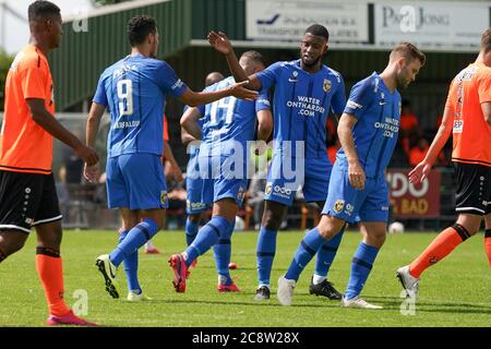 WESTWOUD, NIEDERLANDE - JULI 26: Vitesse feiert Tor gesehen während der Vorsaison Spiel FC Volendam gegen Vitesse am 26. Juli 2020 in Westwoud, Niederlande. Stockfoto