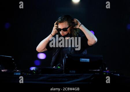 Köln, Deutschland. Juli 2020. Nils Rondhuis vom DJ-Team Yellow Claw in der Arena Jetzt! Konzert unter Coronaschutzmaßnahmen in der Lanxess Arena. Köln, 25. Juli 2020 Quelle: dpa/Alamy Live News Stockfoto