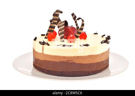 Dreifache Schokolade Mousse Kuchen isoliert auf weiß Stockfoto