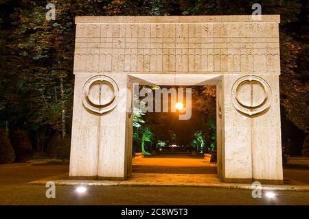 Kiss Gate, Targu Jiu, Rumänien - 23. Juni 2018: Kiss Gate in Targu Jiu, Rumänien Stockfoto