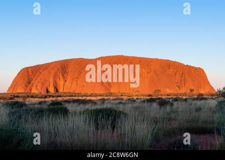 Roter Sonnenuntergang am Uluru (Northern Territory, Australien) Stockfoto