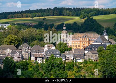 Bad Berleburg, im Bezirk Siegen-Wittgenstein, Rothaargebirge, Sauerland, Oberstadt, mit Schloss Berleburg, NRW, Deutschland, Stockfoto