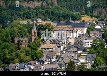 Bad Berleburg, im Bezirk Siegen-Wittgenstein, Rothaargebirge, Sauerland, Oberstadt, mit Schloss Berleburg, NRW, Deutschland, Stockfoto