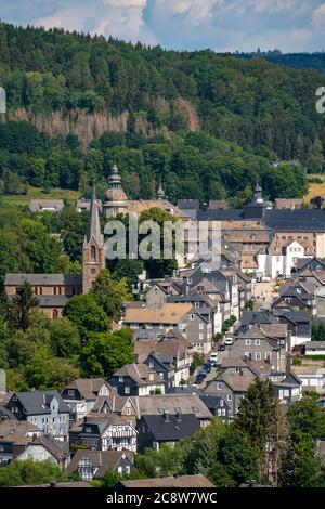 Bad Berleburg, im Bezirk Siegen-Wittgenstein, Rothaargebirge, Sauerland, Oberstadt, mit Schloss Berleburg, NRW, Deutschland, Stockfoto