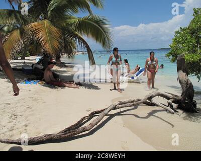 Cayo Sombrero, eine kleine Insel im Karibischen Meer in Chichiriviche im Falcon Staat in Venezuela - Morrocoy Nationalpark, in Venezuela. Es stellt ein großes touristisches Interesse dar, indem es einer der Ausgangspunkte in Richtung zu den Inseln des Morrocoy Nationalparks, zusammen mit Tucacas ist. Weltweit eingesetzt Stockfoto