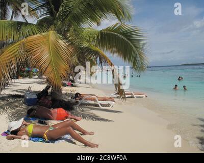 Cayo Sombrero, eine kleine Insel im Karibischen Meer in Chichiriviche im Falcon Staat in Venezuela - Morrocoy Nationalpark, in Venezuela. Es stellt ein großes touristisches Interesse dar, indem es einer der Ausgangspunkte in Richtung zu den Inseln des Morrocoy Nationalparks, zusammen mit Tucacas ist. Weltweit eingesetzt Stockfoto