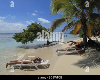 Cayo Sombrero, eine kleine Insel im Karibischen Meer in Chichiriviche im Falcon Staat in Venezuela - Morrocoy Nationalpark, in Venezuela. Es stellt ein großes touristisches Interesse dar, indem es einer der Ausgangspunkte in Richtung zu den Inseln des Morrocoy Nationalparks, zusammen mit Tucacas ist. Weltweit eingesetzt Stockfoto