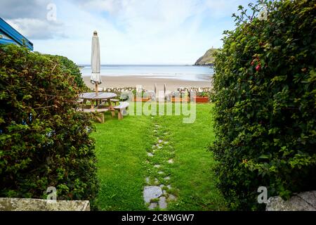 Der perfekte Garten am Meer in Port Erin, Isle of man mit einer Leiter zum Strand Stockfoto