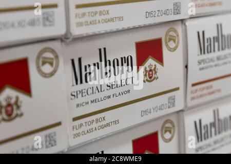 Indianapolis - ca. Juli 2020: Marlboro Zigarettenschachtel. Marlboro ist ein Produkt der Altria Group. Stockfoto