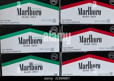 Indianapolis - ca. Juli 2020: Marlboro Zigarettenschachtel. Marlboro ist ein Produkt der Altria Group. Stockfoto