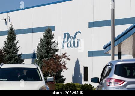 Lima - Circa Juli 2020: Procter & Gamble Lima Distribution Center. P&G ist der weltweit größte Werbekunde mit Dutzenden von Verbrauchermarken und -Produkten. Stockfoto