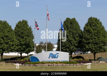 Lima - Circa Juli 2020: Procter & Gamble Lima Distribution Center. P&G ist der weltweit größte Werbekunde mit Dutzenden von Verbrauchermarken und -Produkten. Stockfoto