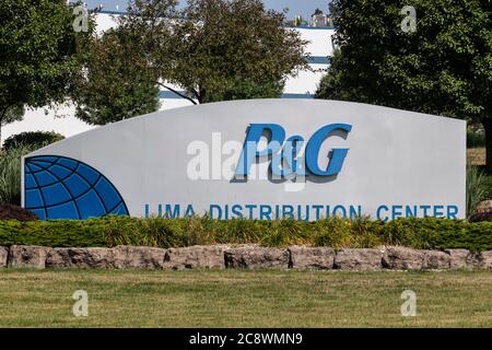 Lima - Circa Juli 2020: Procter & Gamble Lima Distribution Center. P&G ist der weltweit größte Werbekunde mit Dutzenden von Verbrauchermarken und -Produkten. Stockfoto