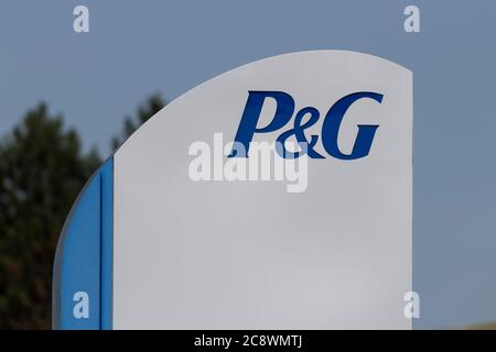 Lima - Circa Juli 2020: Procter & Gamble Lima Distribution Center. P&G ist der weltweit größte Werbekunde mit Dutzenden von Verbrauchermarken und -Produkten. Stockfoto