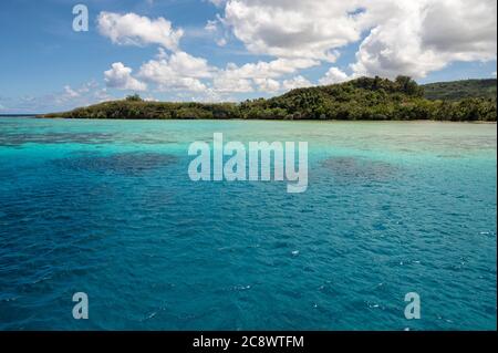 Die tropische Piti Bay rund um den Fish Eye Marine Park auf Guam. Stockfoto
