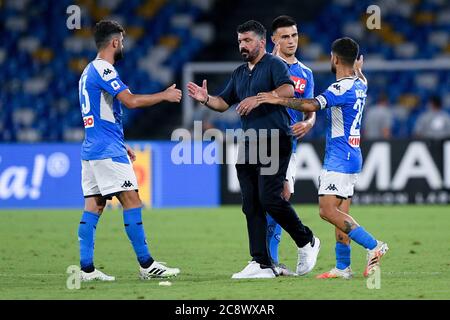 Gennaro Gattuso Manager des SSC Napoli feiert mit seinen Spielern während der Serie EIN Spiel zwischen Napoli und Sassuolo im Stadio San Paolo, Neapel, Italien am 25. Juli 2020. Foto von Giuseppe Maffia. Stockfoto