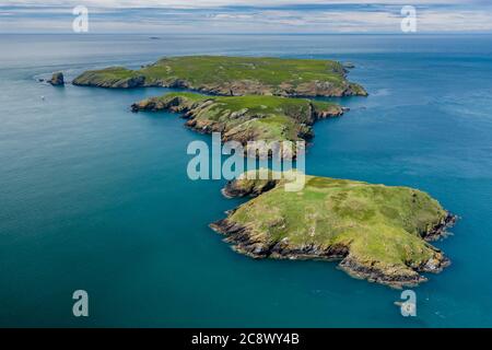 Luftaufnahme von Skomer Island vor der Küste von West Wales, Großbritannien Stockfoto