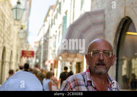 Touristen auf den Straßen der Altstadt Dubrovnik Stockfoto