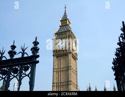 Big Ben ist der Spitzname der größten Glocke im Uhrenturm des Palace of Westminster in London Stockfoto
