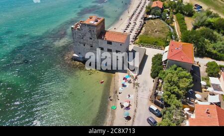 Torre Mozza, Toskana. Luftaufnahme der wunderschönen italienischen Küste. Stockfoto