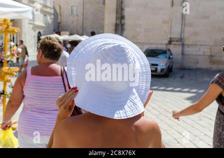 Touristen auf den Straßen der Altstadt Dubrovnik Stockfoto