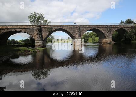 Schottland, Ayrshire, Juli 2020 Laigh Milton Viaduct:oder Milton Bridge/ Gatehead Viaduct, das älteste erhaltene öffentliche Eisenbahnviadukt der Welt, das 1812 erbaut wurde Stockfoto